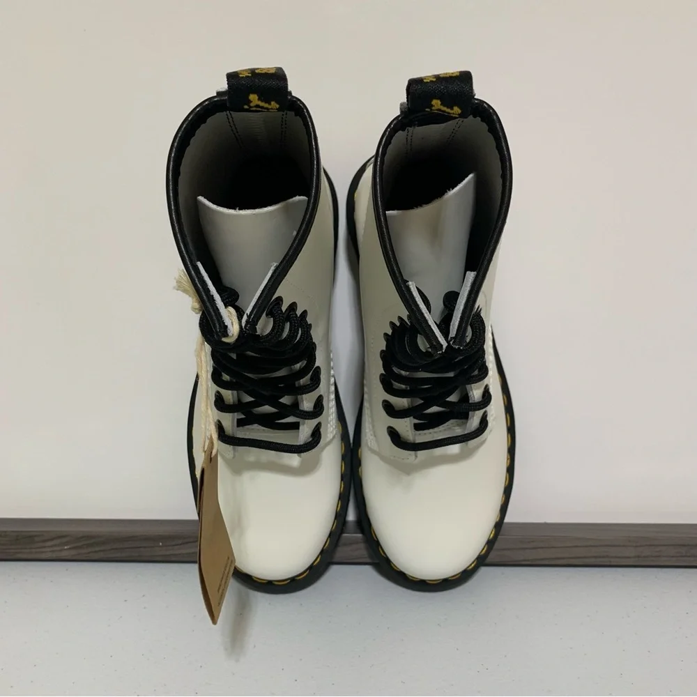 The Dr. Martens Women’s 1460 Smooth Leather Lace Up Boots-Size 6 NWT - Picture 4 of 11